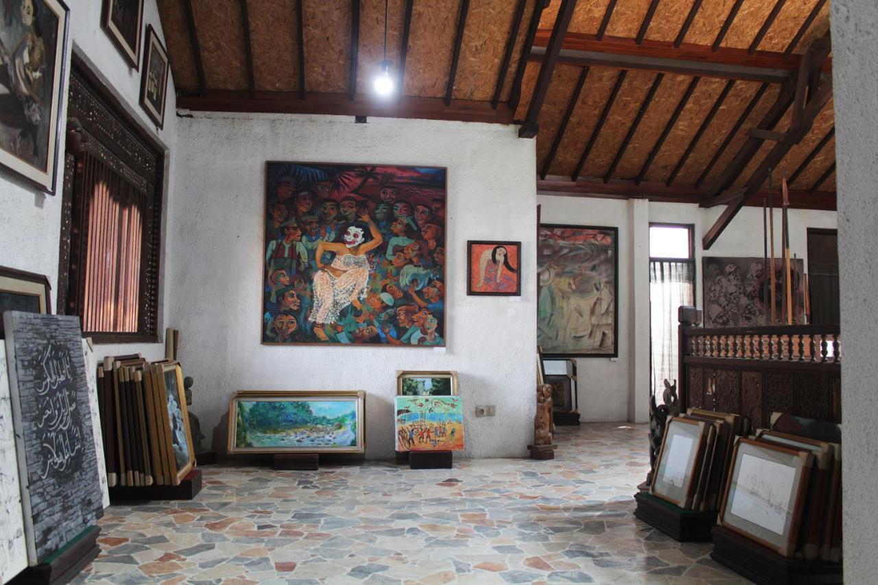 Homestay Posnya Seni Godod Art Gallery &