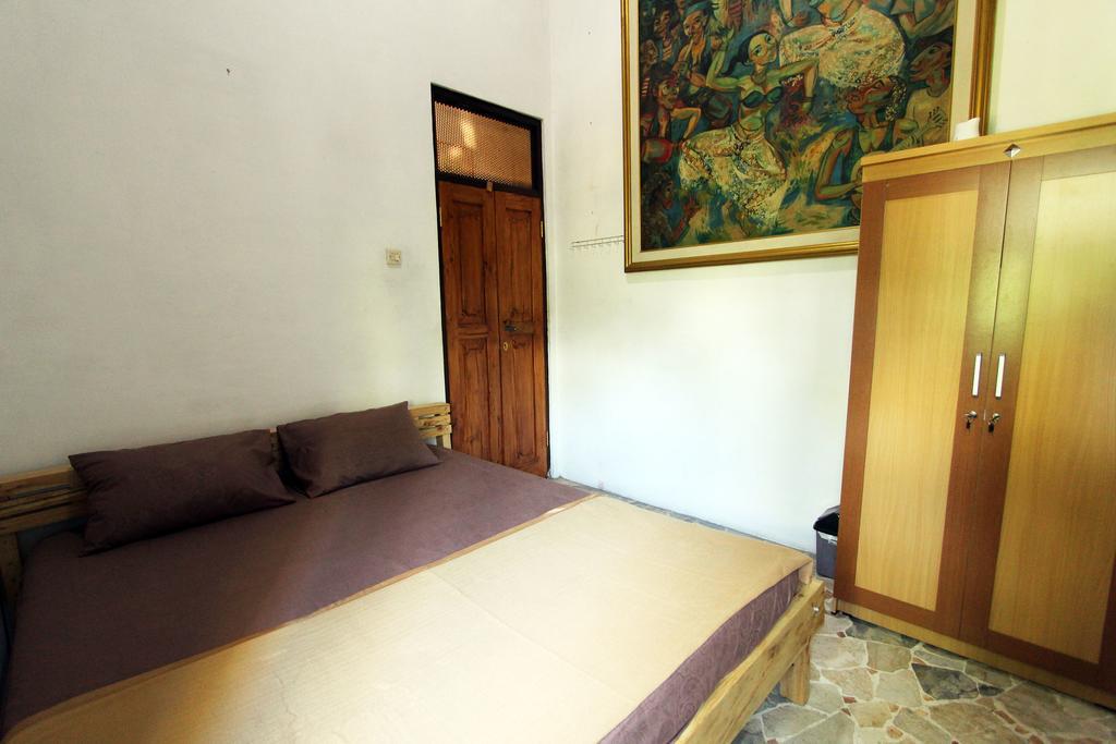 Homestay Posnya Seni Godod Art Gallery & *
