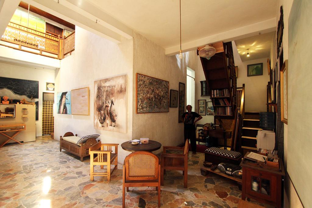 Posnya Seni Godod Art Gallery & * Yogyakarta